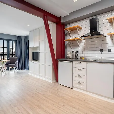 Urban Quarters - Loft Aparthotel