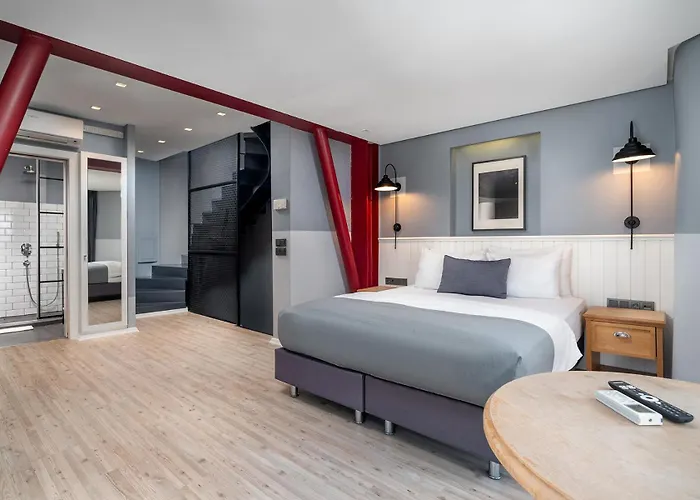 Urban Quarters - Loft Aparthotel 4*