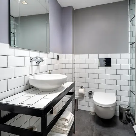 アパートホテル Urban Quarters - Loft 4*