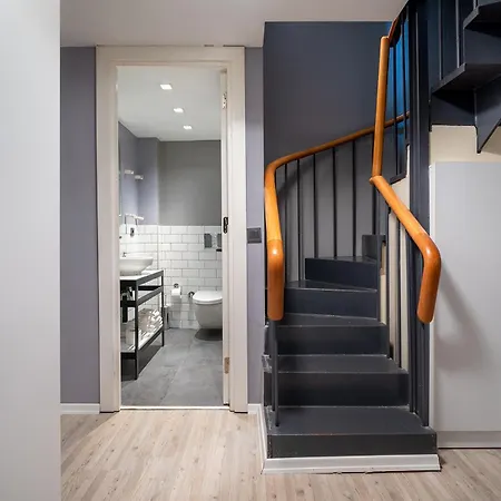 アパートホテル Urban Quarters - Loft 4*