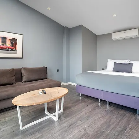 アパートホテル Urban Quarters - Loft 4*